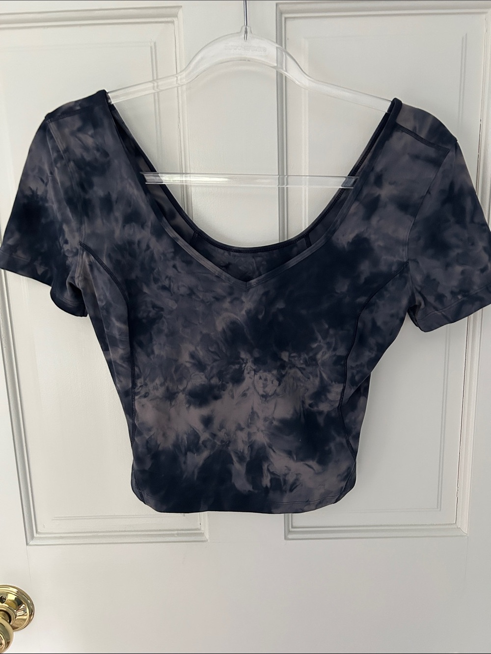 Lululemon like new exercise top, sz 6